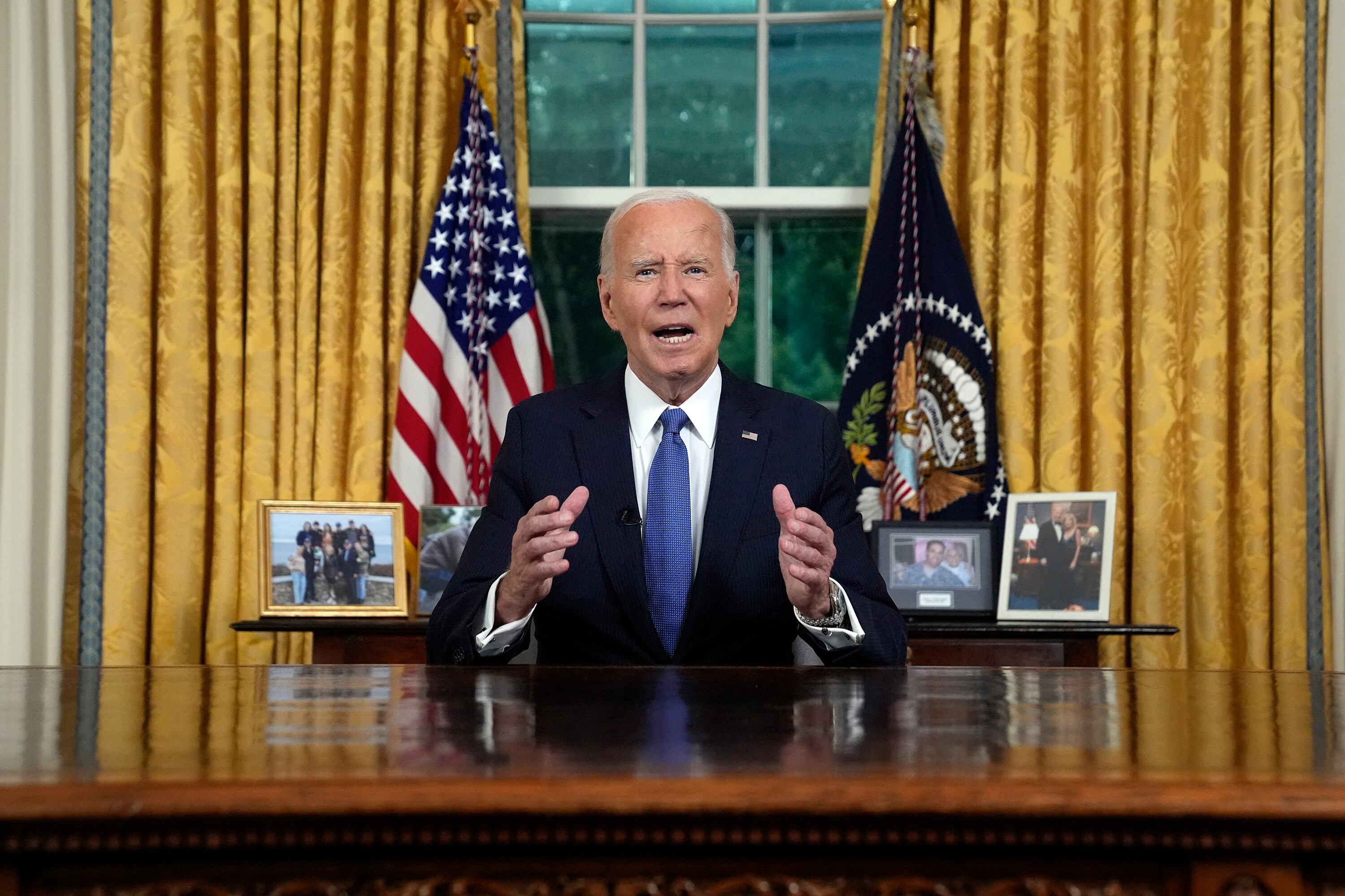 Biden formaliza su decisión de bajarse de su candidatura.