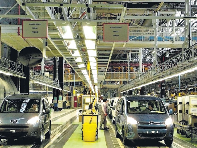 La producción de autos se está viendo jaqueada por la caída de la demanda y el aumento de la importación.