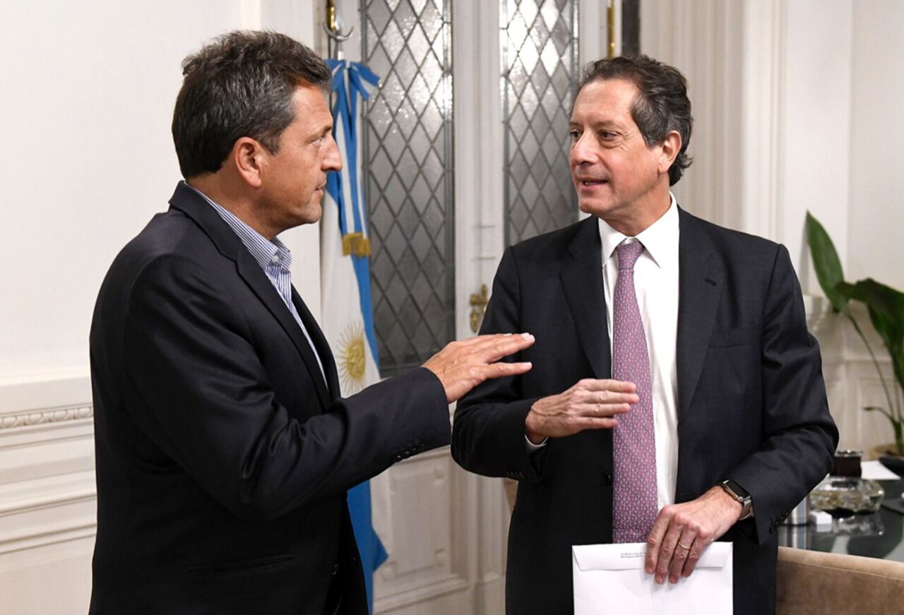 El ministro de Economía y el presidente del BCRA, Miguel Pesce