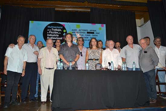  "Es necesario que haya leyes que fomenten y protejan nuestro trabajo", afirmaron los actores.