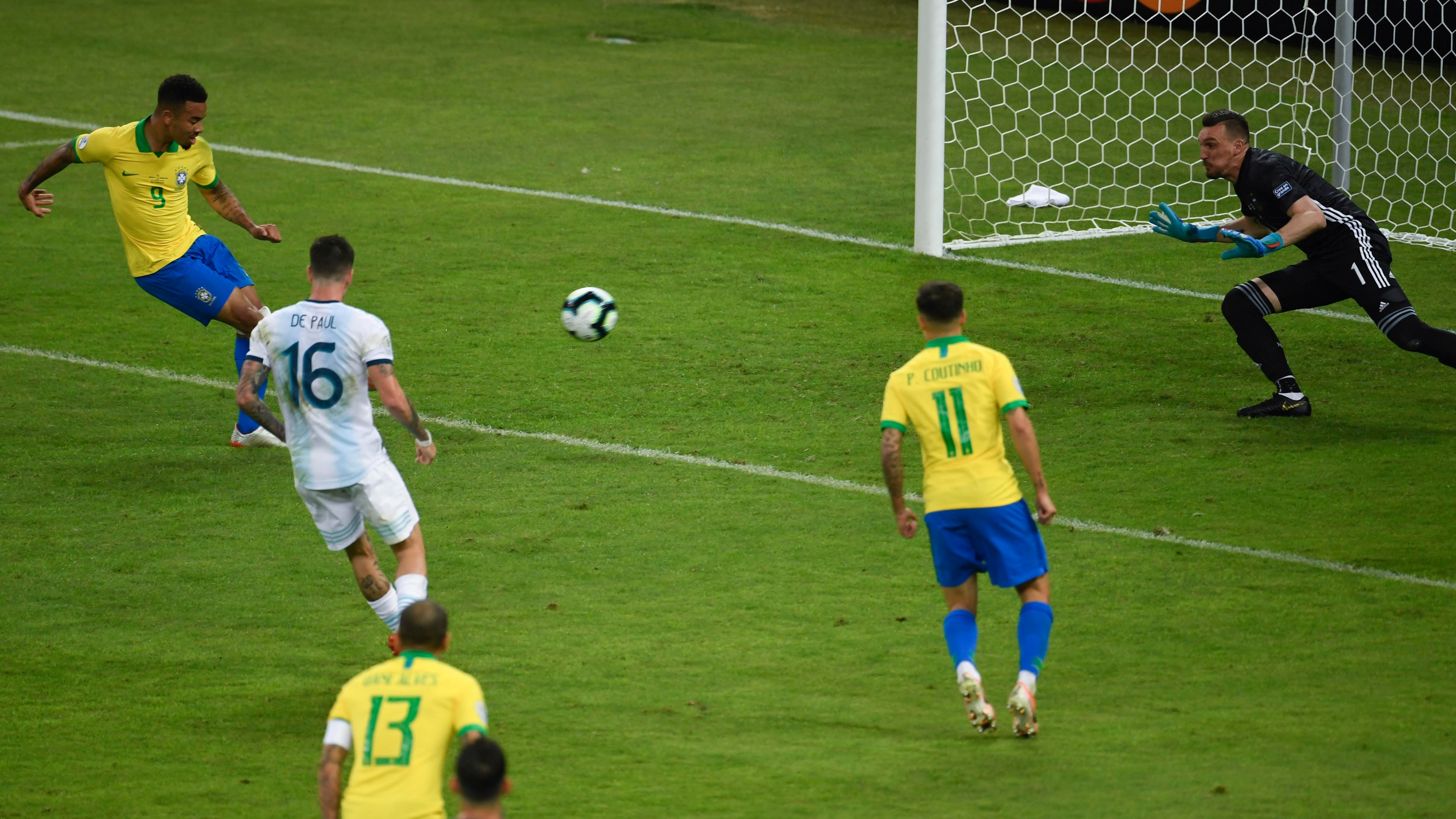 Gabriel Jesus anota el primero; Firmino marcó el segundo. 