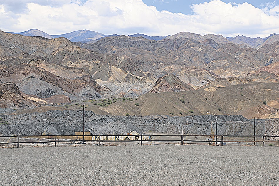 Miradores hacia las serranías de Calingasta, de paso hacia Barreal.