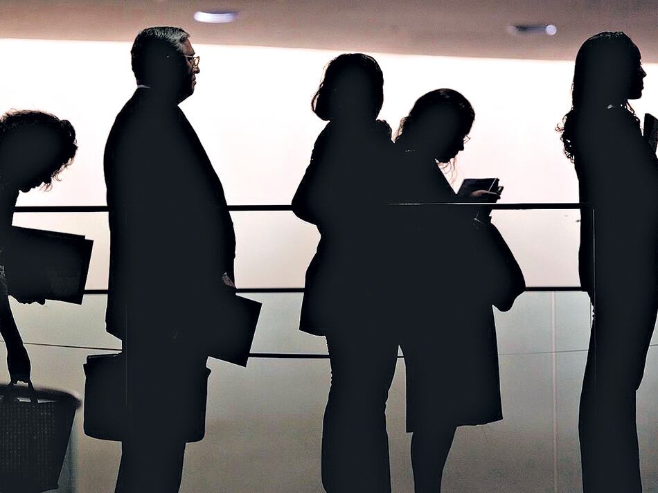 El incremento del desempleo se explica por una contracción en la tasa de empleo y una ampliación en la tasa de actividad. 