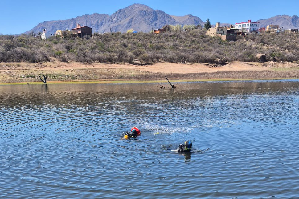 Los cuerpos fueron localizados en horas de la mañana en un área de más de dos metros de profundidad, dentro del sector definido por el operativo