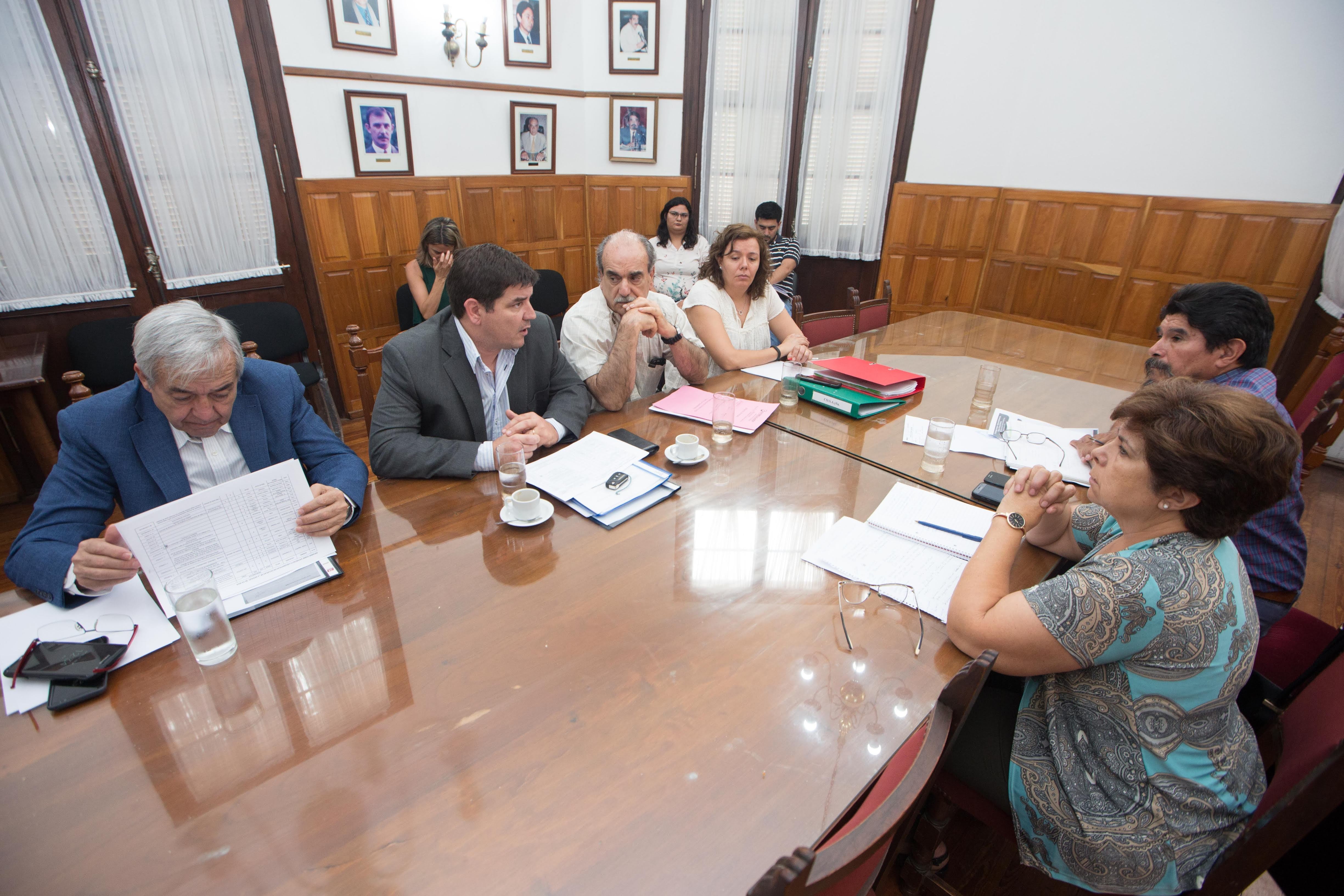 Diputados junto al titular del Ente Regulador