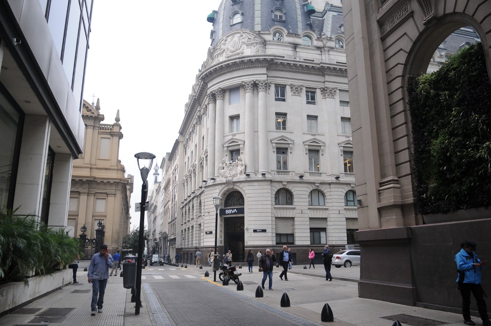 El clima financiero comienza a ponerse espeso y se observa no sólo con el dólar sino con el precio de los activos bursátiles.