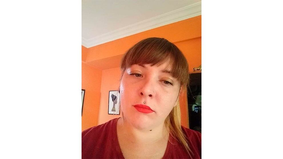 Mariana tiene pelo castaño claro, ojos verdes y tez blanca. Mide 1,66 y tiene un piercing en la nariz.