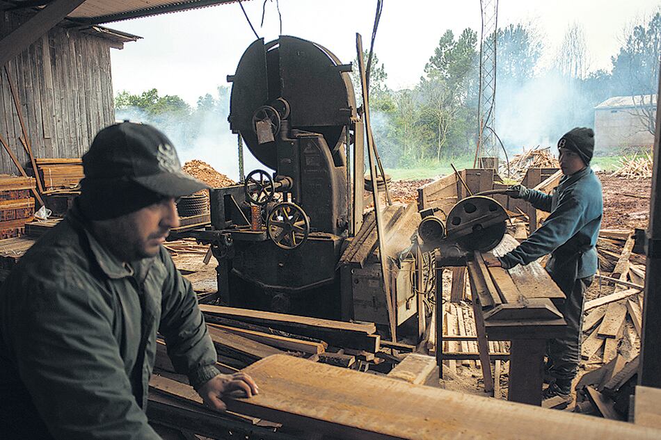 En el primer cuatrimestre de este año, la importación de mesas se incrementó un 97 por ciento.