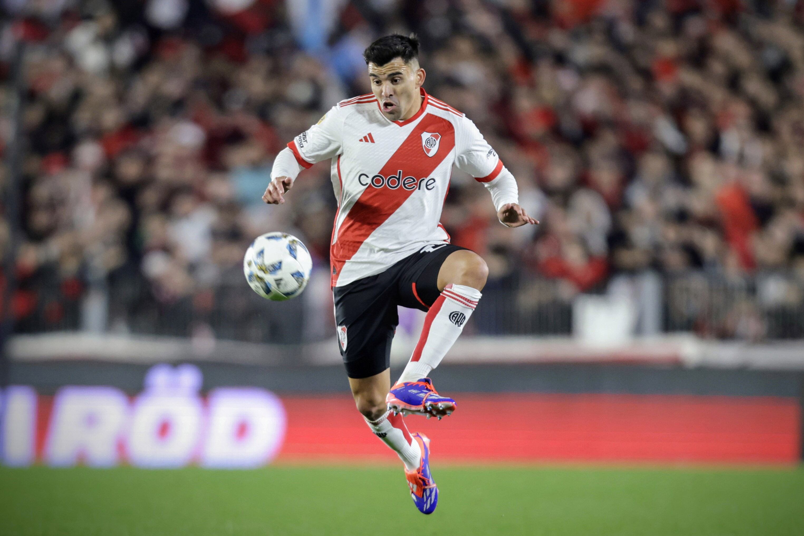 Marcos Acuña tuvo dos partidos en River y después jugó con la Selección.