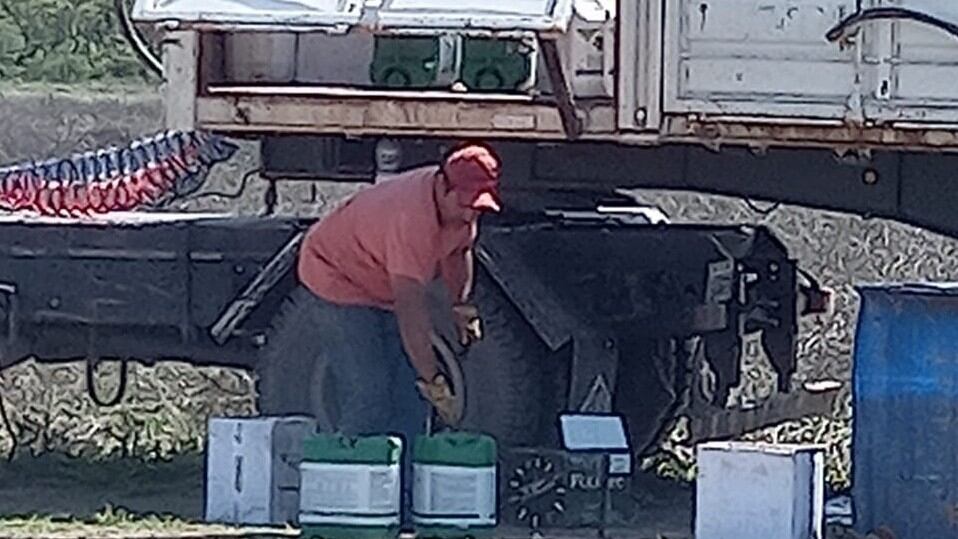 Así manipulan los agroquímicos en Mosconi