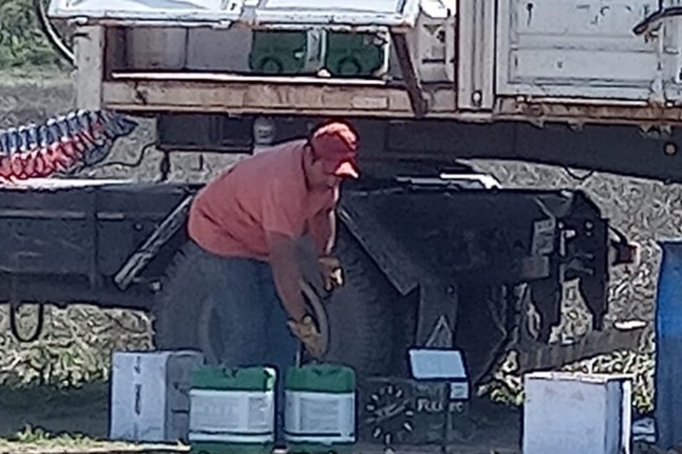 Así manipulan los agroquímicos en Mosconi