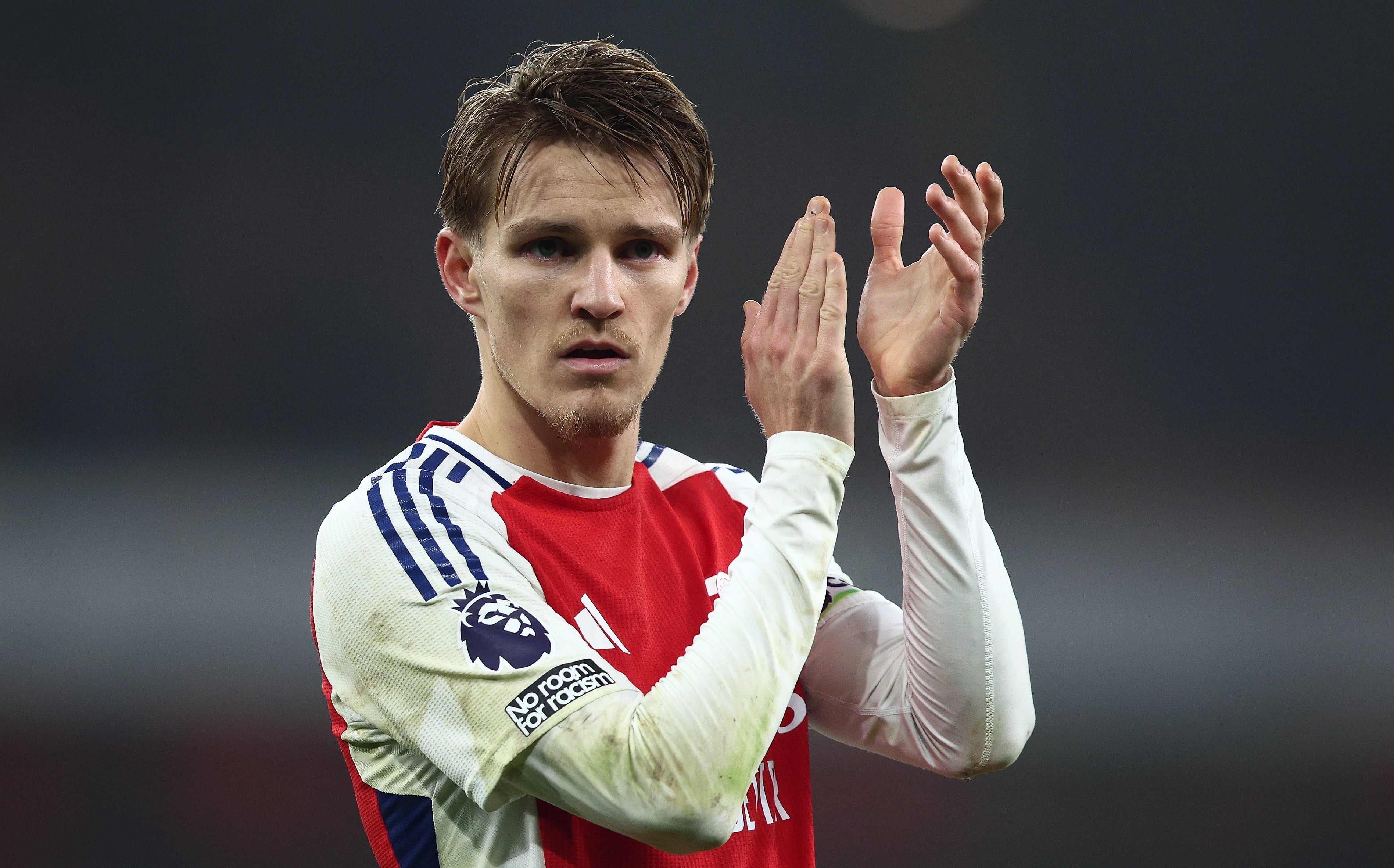 La victoria de los Gunners lo deja como único escolta de los Reds