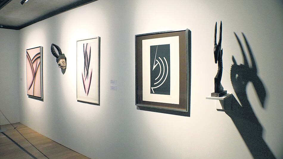 Reinterpretación de piezas de arte africano, por Mac Entyre.