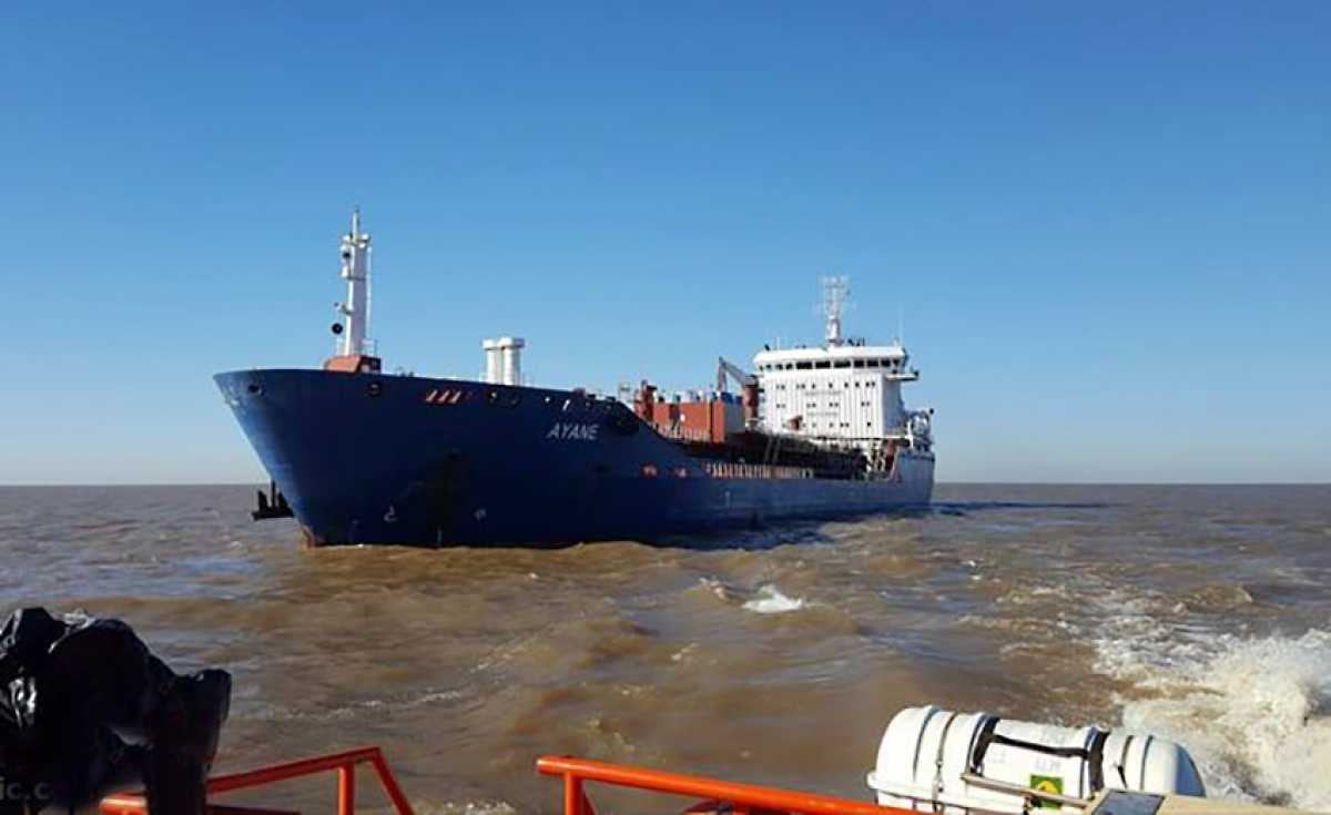 El "Ayane" está en estos momentos en Punta Lara. 