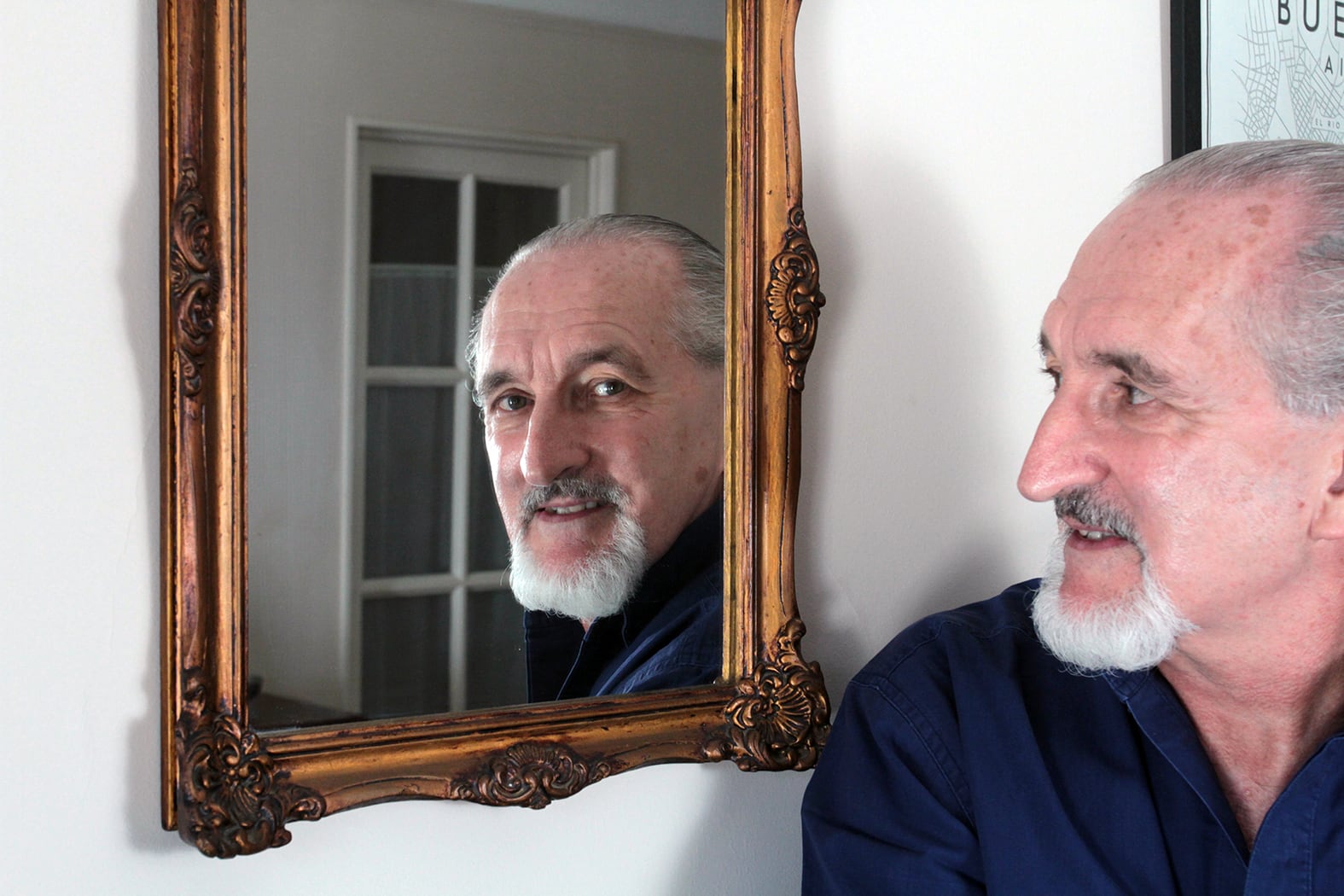 El actor Guillermo Auterio interpreta a un periodista argentino.