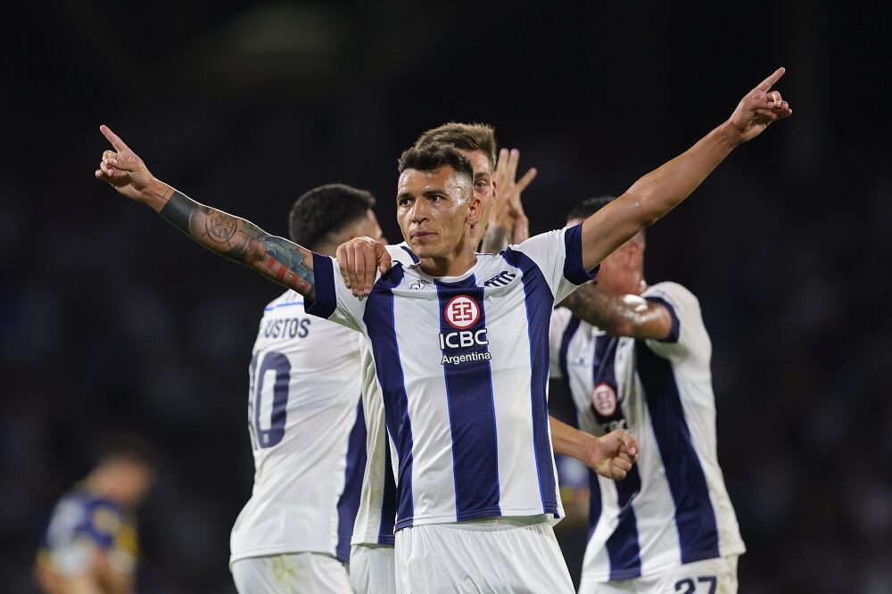 Botta abrió el camino del triunfo con un golazo