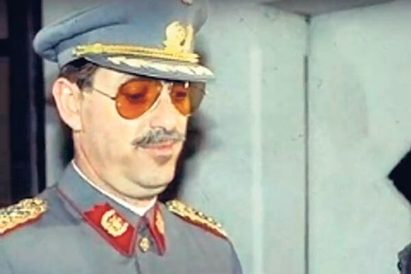 Krassnoff, condenado a más de 400 años, fue acusado de tirar personas vivas al mar.