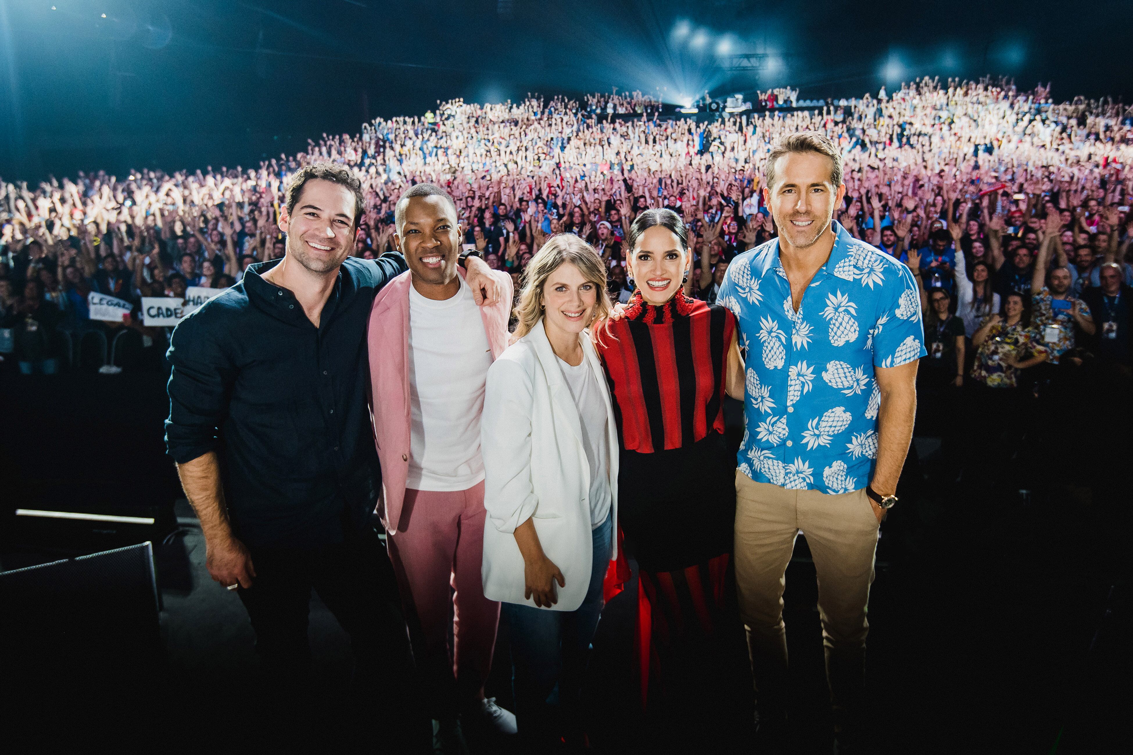 Ryan Reynolds, Corey Hawkins, Adria Arjona, Mélanie Laurent y Manuel García-Rulfo, de "Escuadrón 6" en la “CCXP 19”.