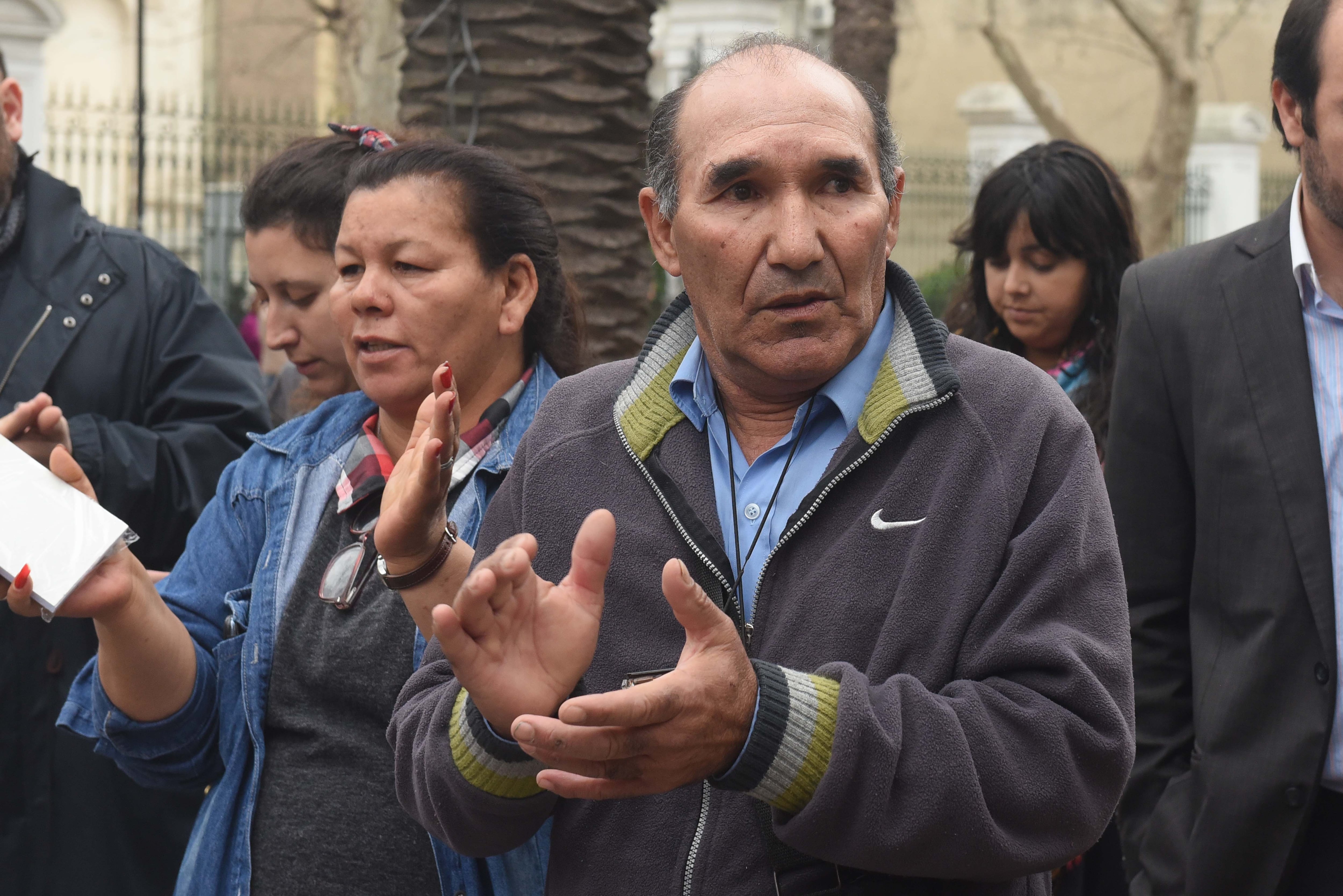 El papá de Franco Casco, Ramón, participó del acto tras la presentación de la querella.