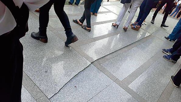 En la sede del Servicio Penitenciario Bonaerense se produjo una rajadura en el piso.