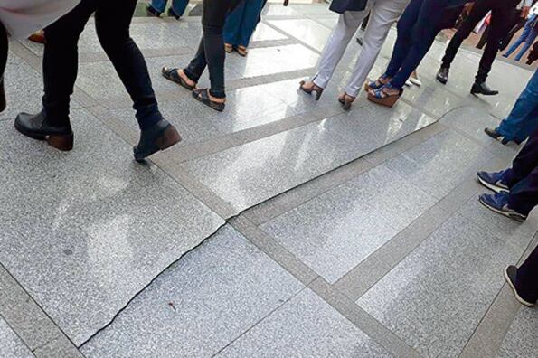 En la sede del Servicio Penitenciario Bonaerense se produjo una rajadura en el piso.