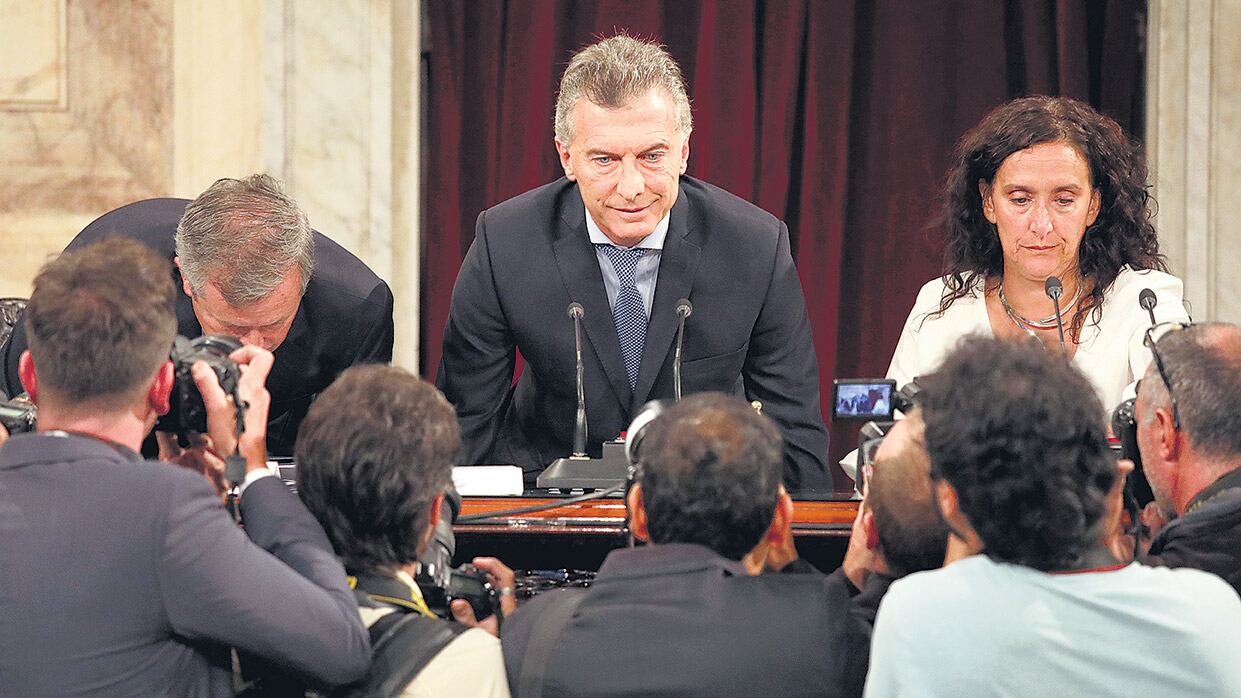 Macri, junto a Monzó y Michetti, al inaugurar el año legislativo en 2018.