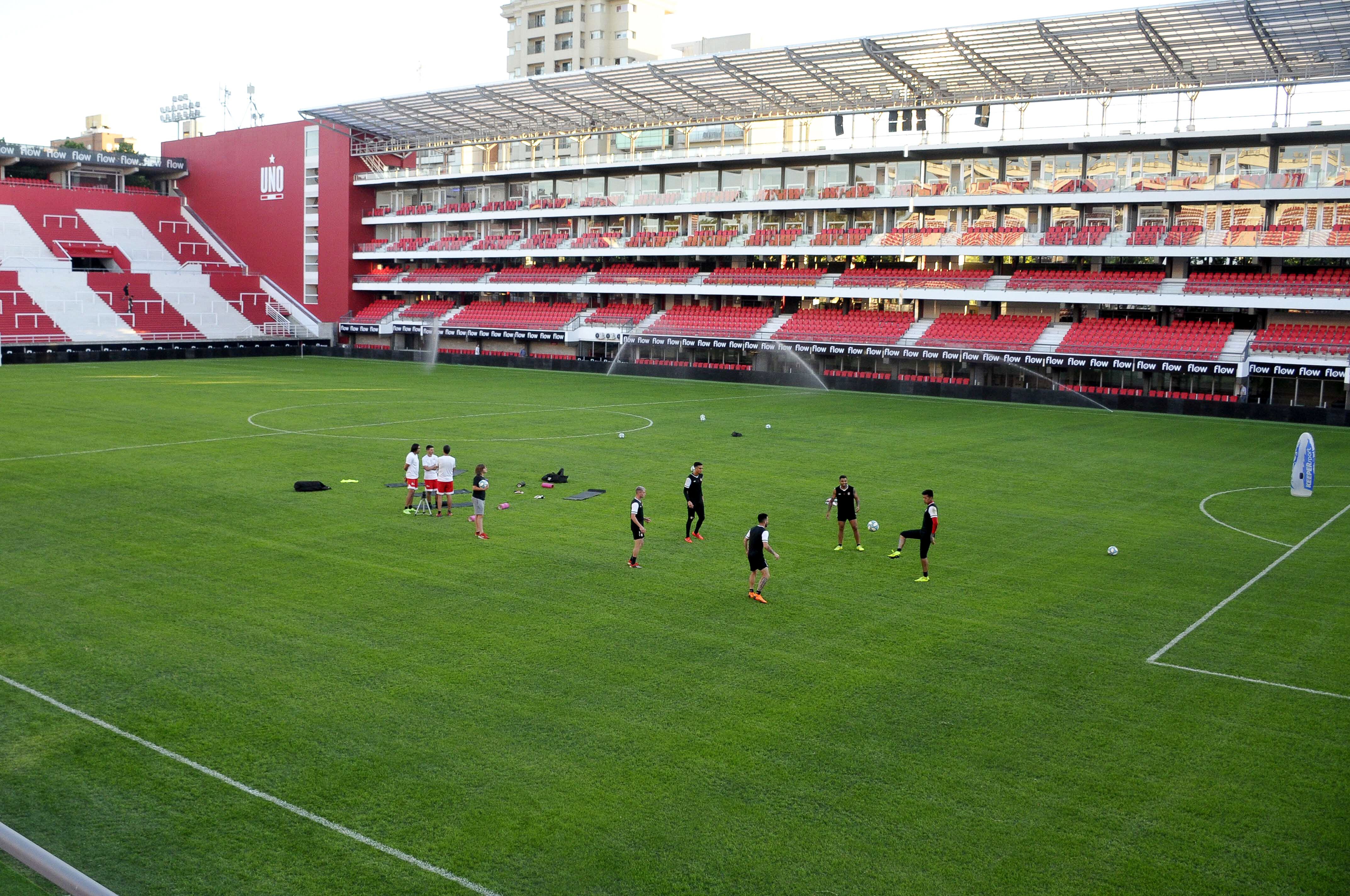 Estudiantes estrenará el remodelado estadio Jorge Hirschi ante Atlético Tucumán.
