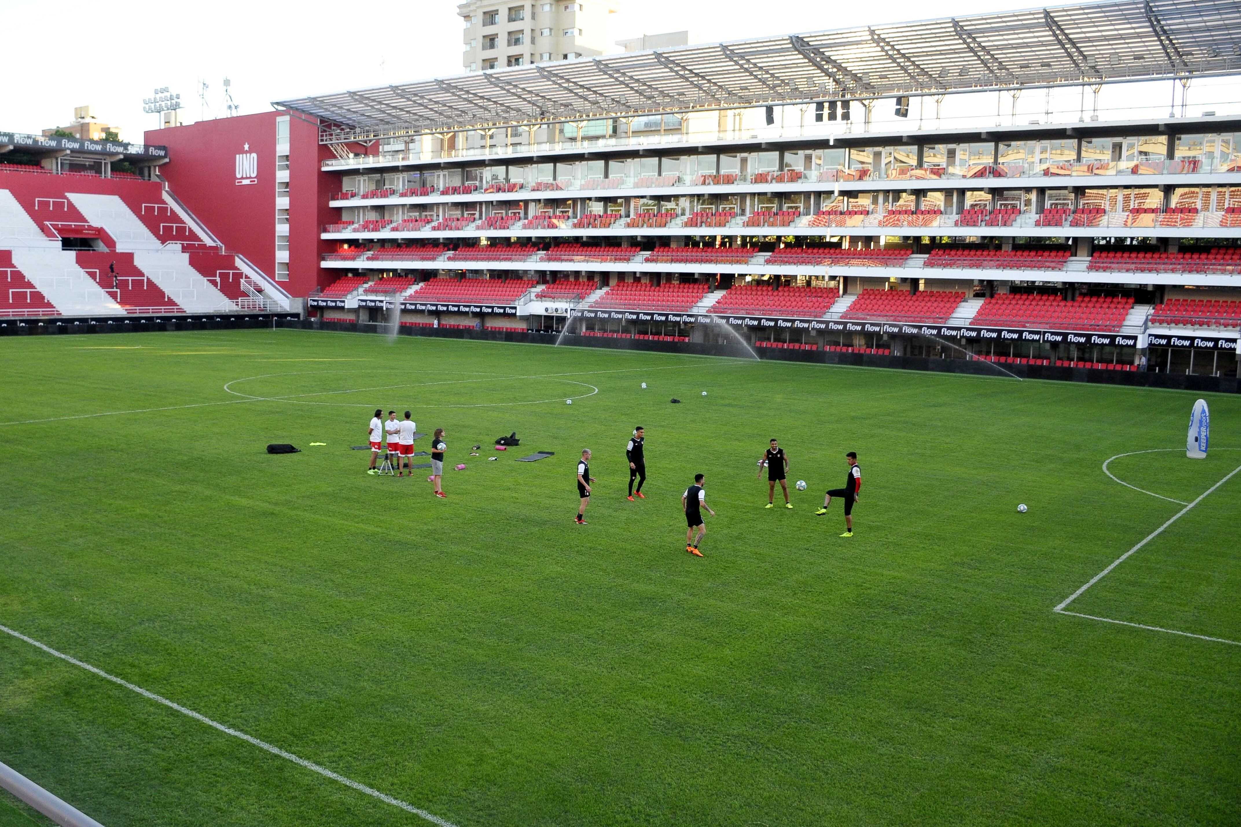 Estudiantes estrenará el remodelado estadio Jorge Hirschi ante Atlético Tucumán.