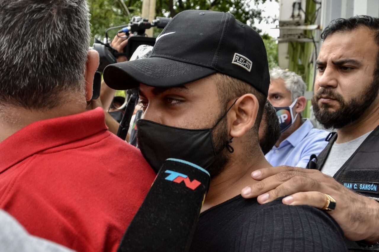 El joven se presentó en una comisaría de Palermo.