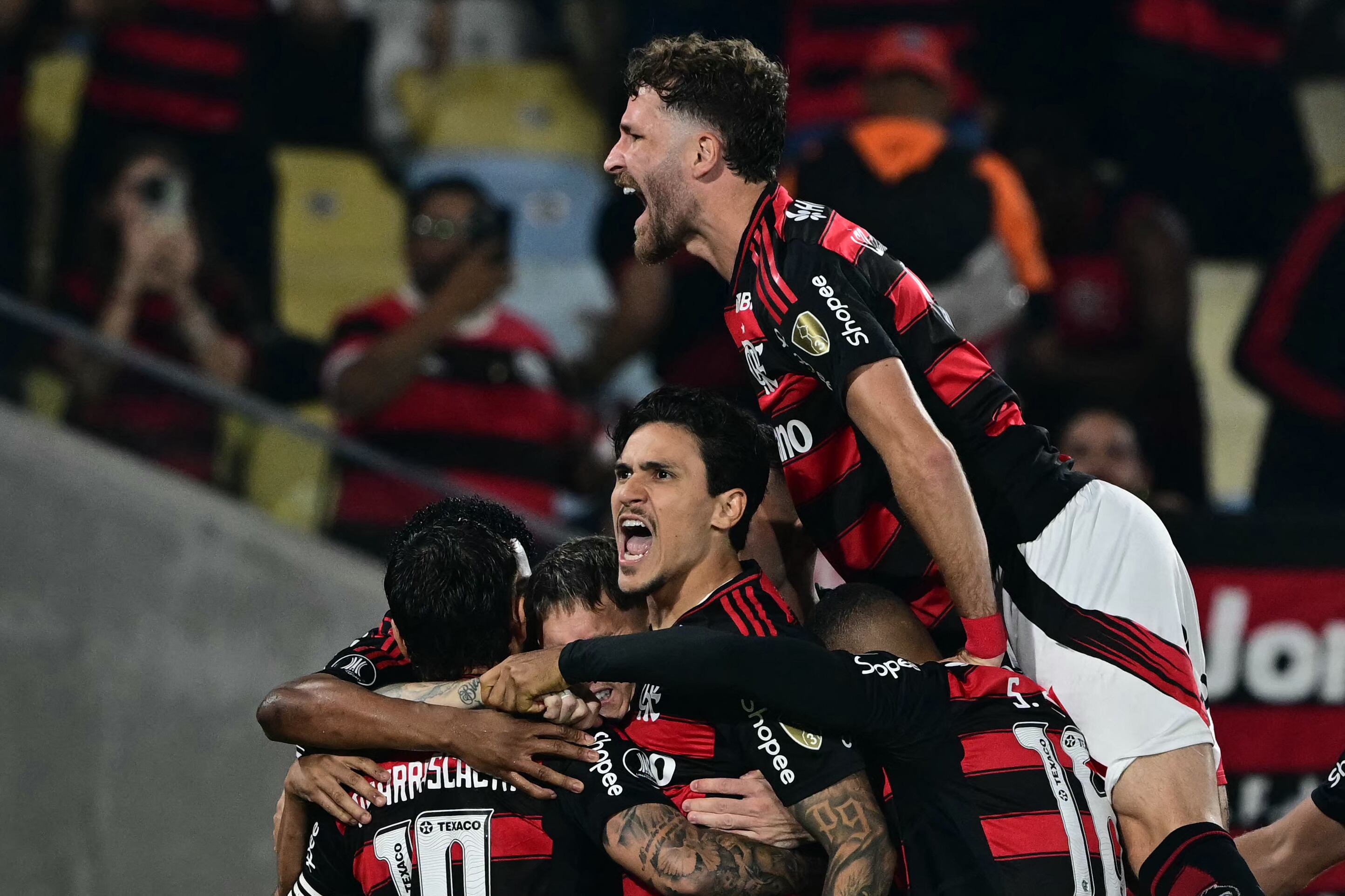 Los jugadores de Flamengo festejan el primer gol