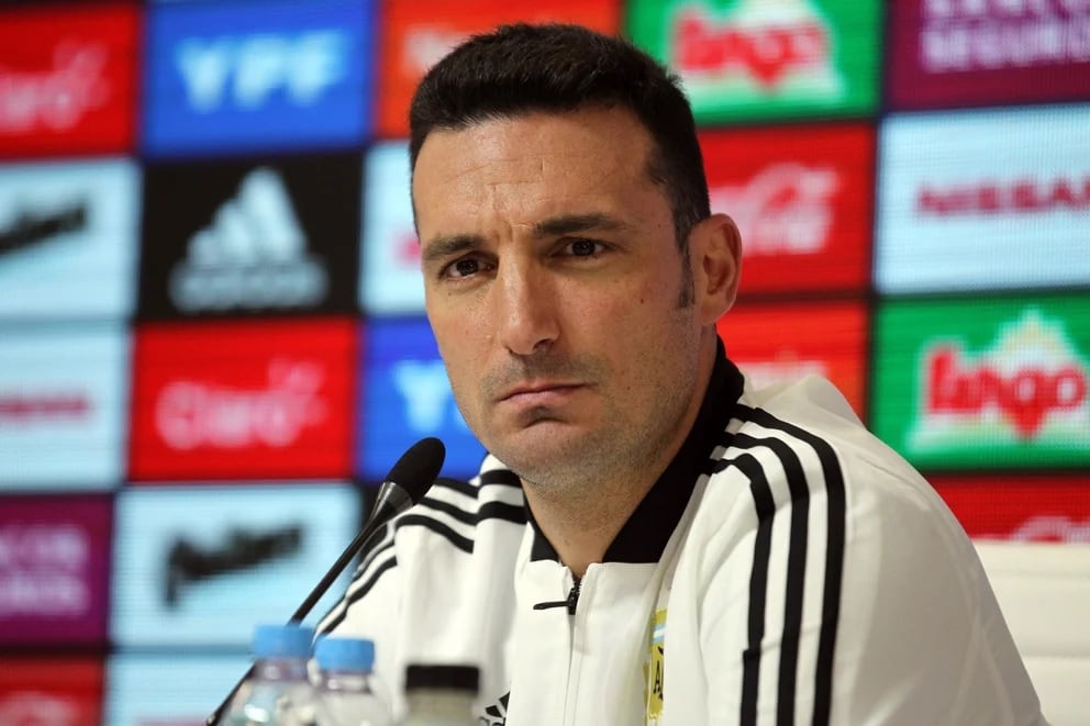 Se confirmó quiénes son los jugadores que Lionel Scaloni dejó afuera del Mundial Qatar 2022. Imagen: EFE.