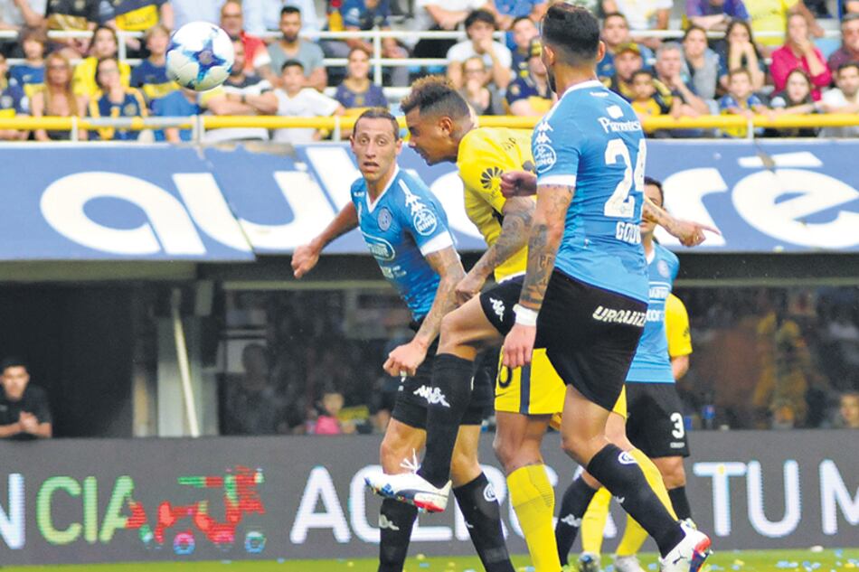 El colombiano ya cabeceó para el segundo gol de Boca.