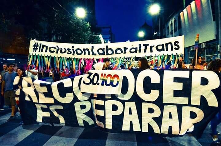 "Sostenemos la cifra 30.400 compañeres detenides desaparecides”, dicen, para remarcar su ausencia en los reclamos establecidos.