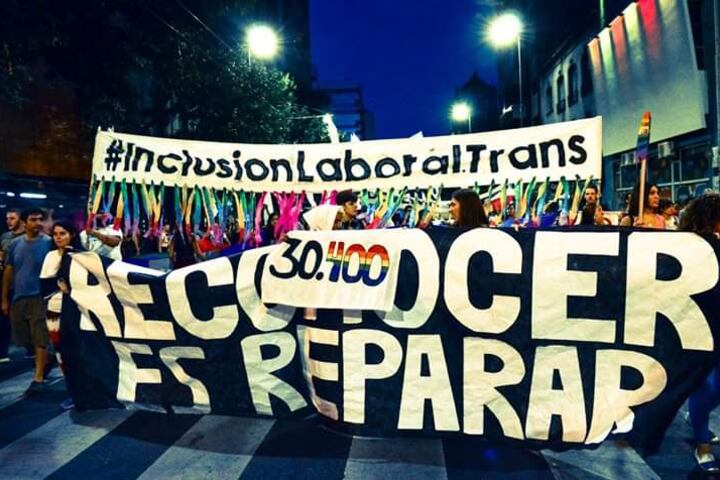 "Sostenemos la cifra 30.400 compañeres detenides desaparecides”, dicen, para remarcar su ausencia en los reclamos establecidos.