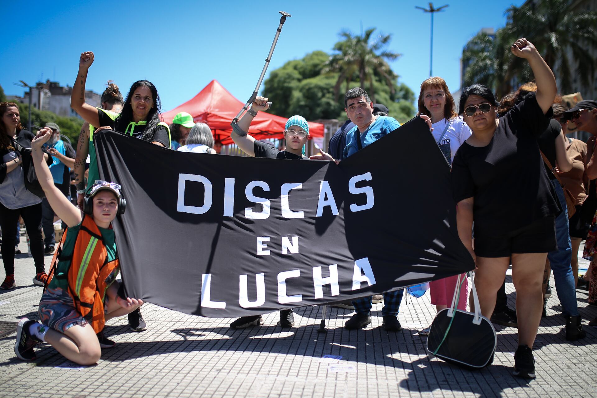 Discas en lucha, unidxs y organizadxs para reclamar sus derechos frente al gobierno de la crueldad y el veto de Javier Milei.