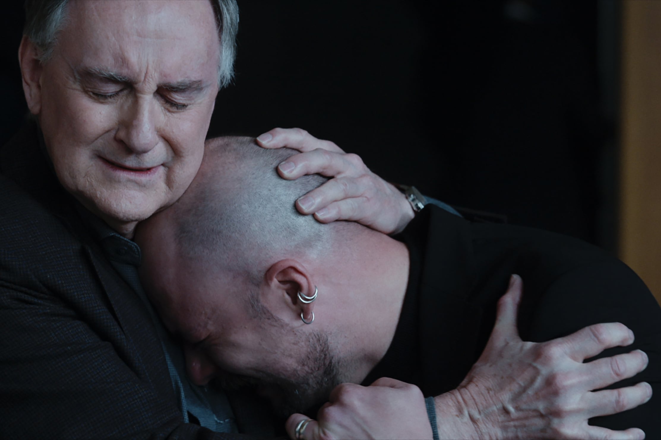"Secretos oscuros" es un film extraño, muchas veces al borde del ridículo.