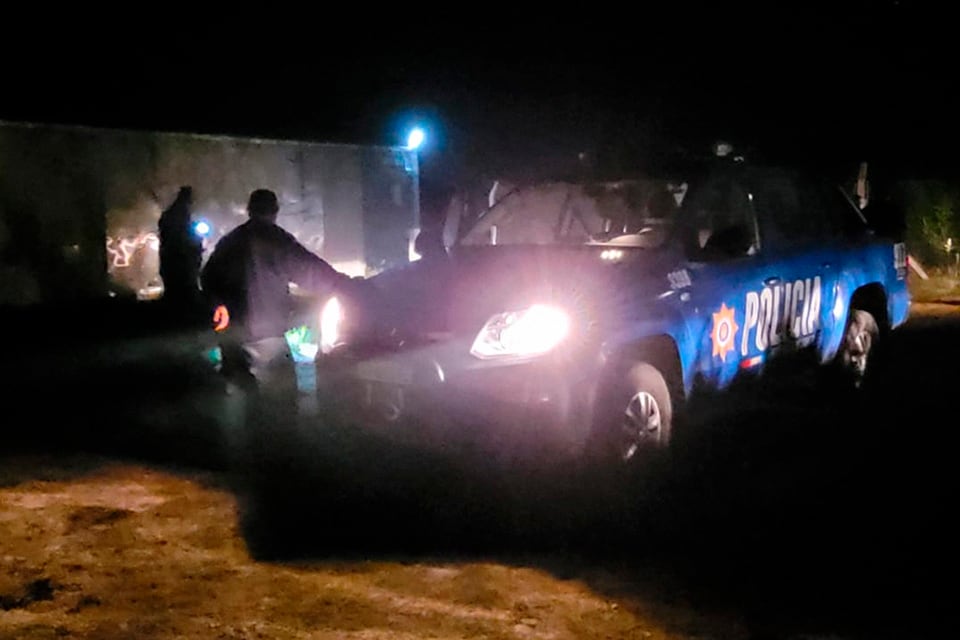 El patrullero fue tiroteado en el predio que la radio tiene en Alvear.