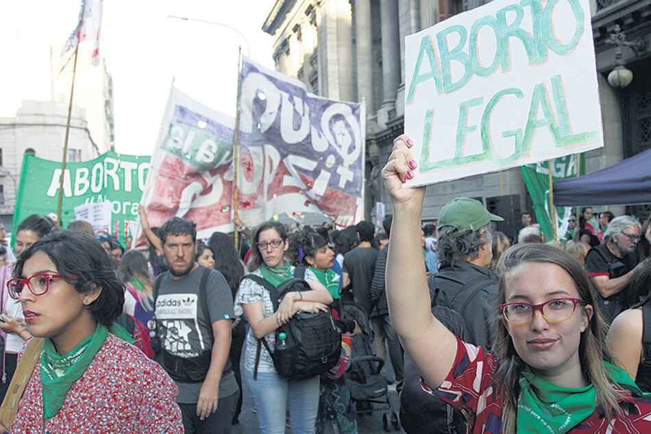 Aunque el plenario era en el Anexo de Diputados, las miradas apuntaron al palacio legislativo.