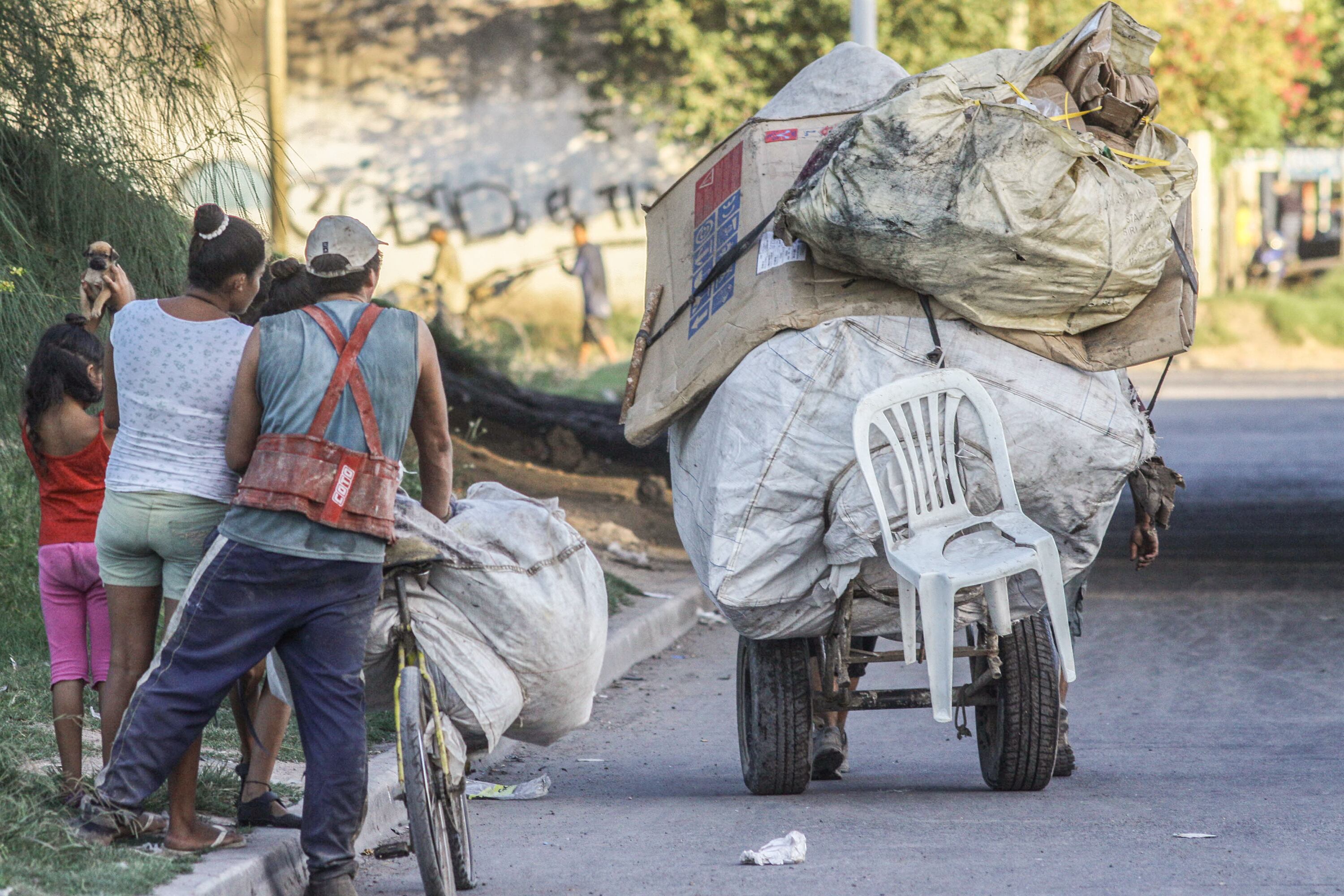 El umbral de indigencia quedó en 496.898 pesos para una familia de cuatro personas