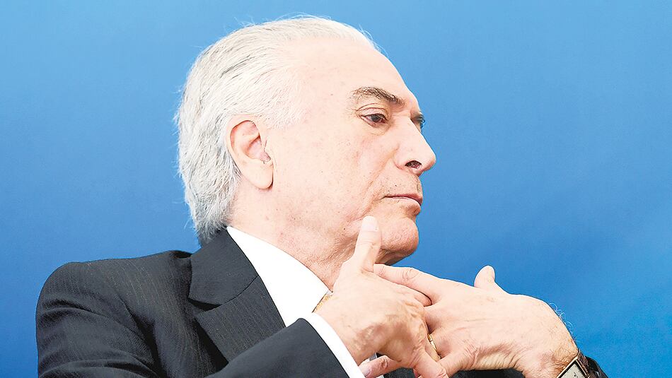 Temer dijo que tenía la convicción de que el paro de camioneros terminaba ayer; no fue así.