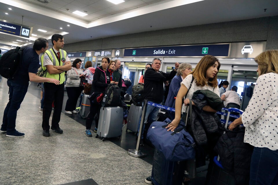 Controladores aéreos iniciarán el lunes medidas de fuerza por el incumplimiento de acuerdos laborales por parte de Eana