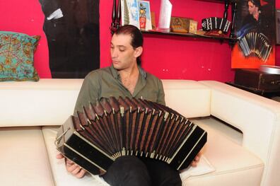 Leonel Capitano celebrará mañana una trayectoria de dos décadas como cantante y compositor.