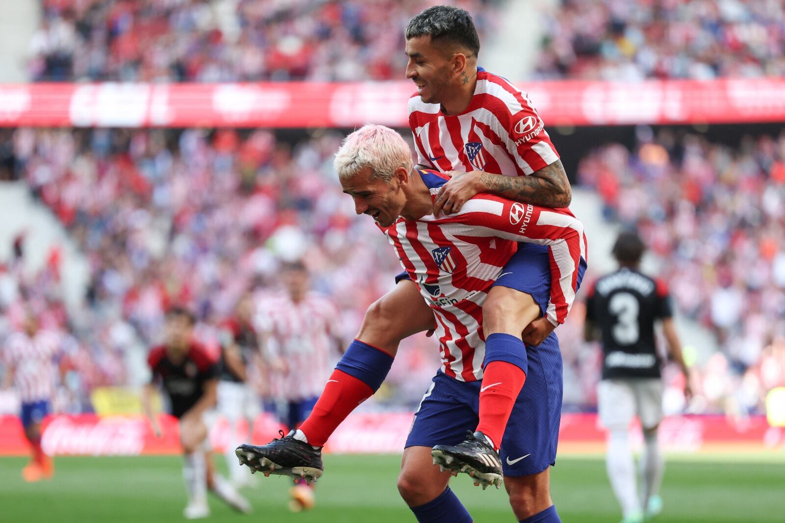 Correa festeja su gol, el tercero del Colchonero.