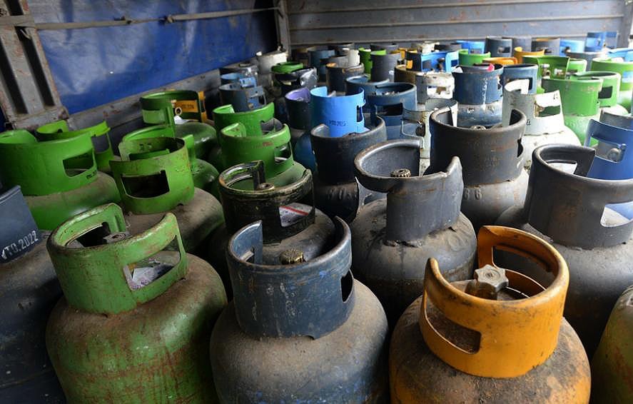 Hay 5 millones de hogares que no tienen conexión de red y consumen gas envasado.