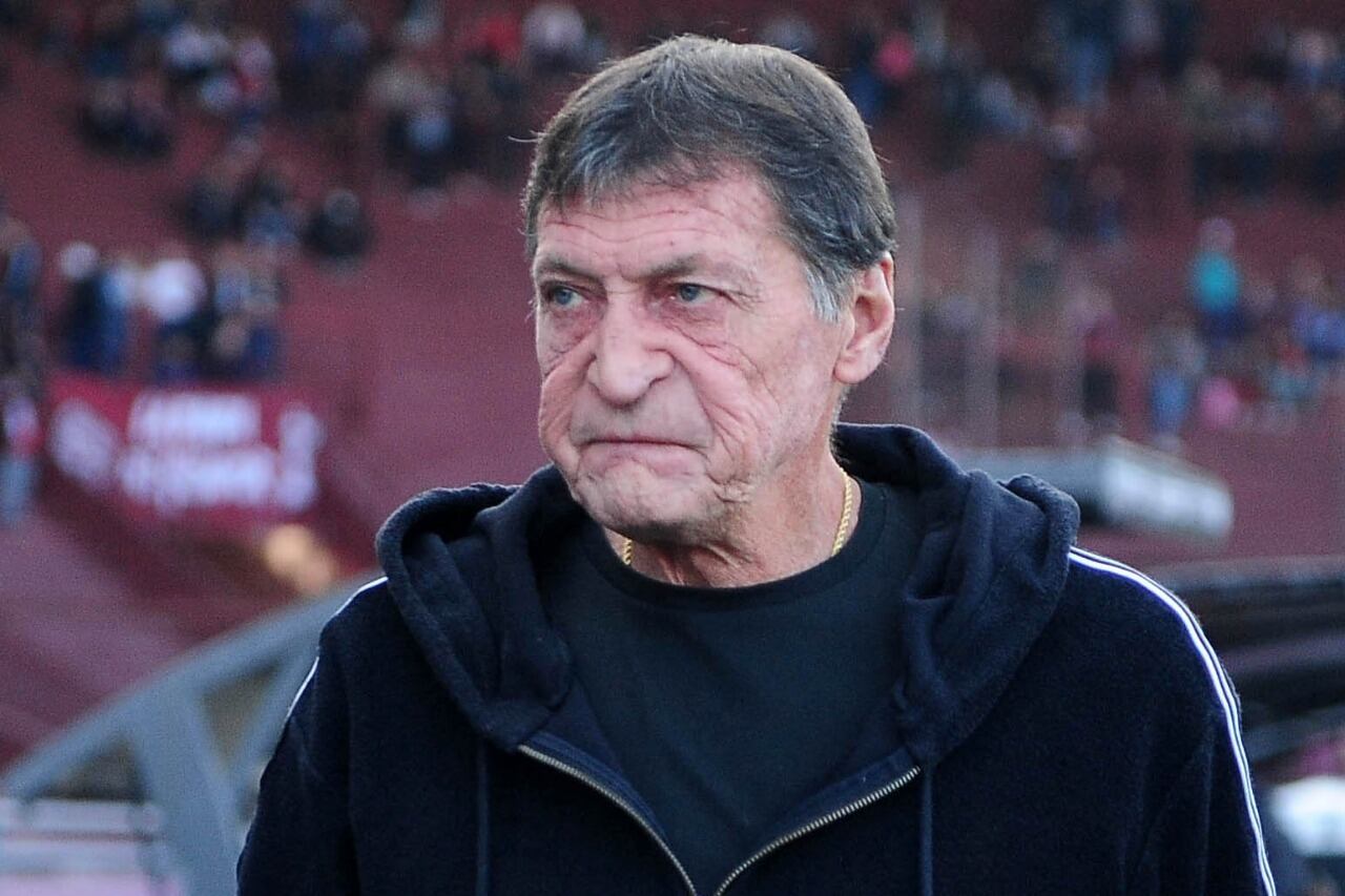 El DT Falcioni piensa seriamente en sacar del arco al uruguayo Sosa