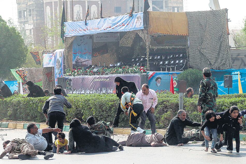 En el ataque del sábado a un desfile militar murieron al menos 24 personas.