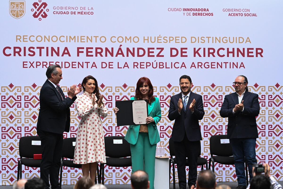 Fanion De Football Rosario Central – Cristina Kirchner – 37x24 Cm – Made In Argentina