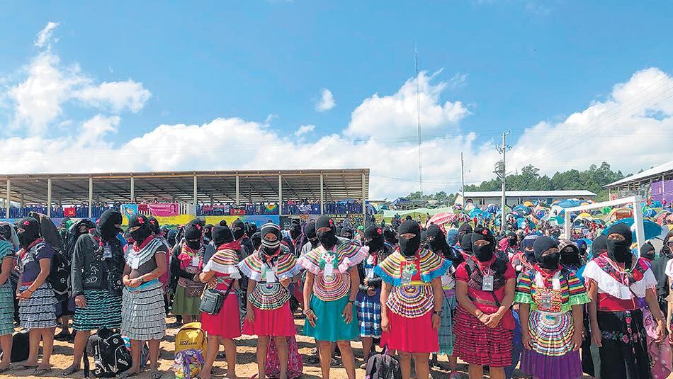 El 8M de 2018, las zapatistas organizaron en Chiapas el Primer Encuentro Internacional, político, artístico, deportivo y cultural de Mujeres que Luchan.