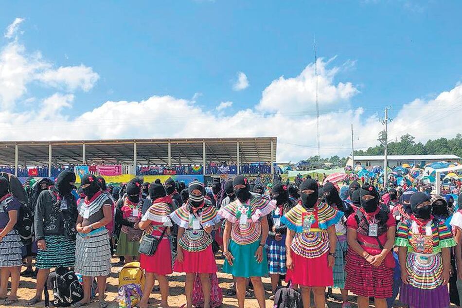 El 8M de 2018, las zapatistas organizaron en Chiapas el Primer Encuentro Internacional, político, artístico, deportivo y cultural de Mujeres que Luchan.