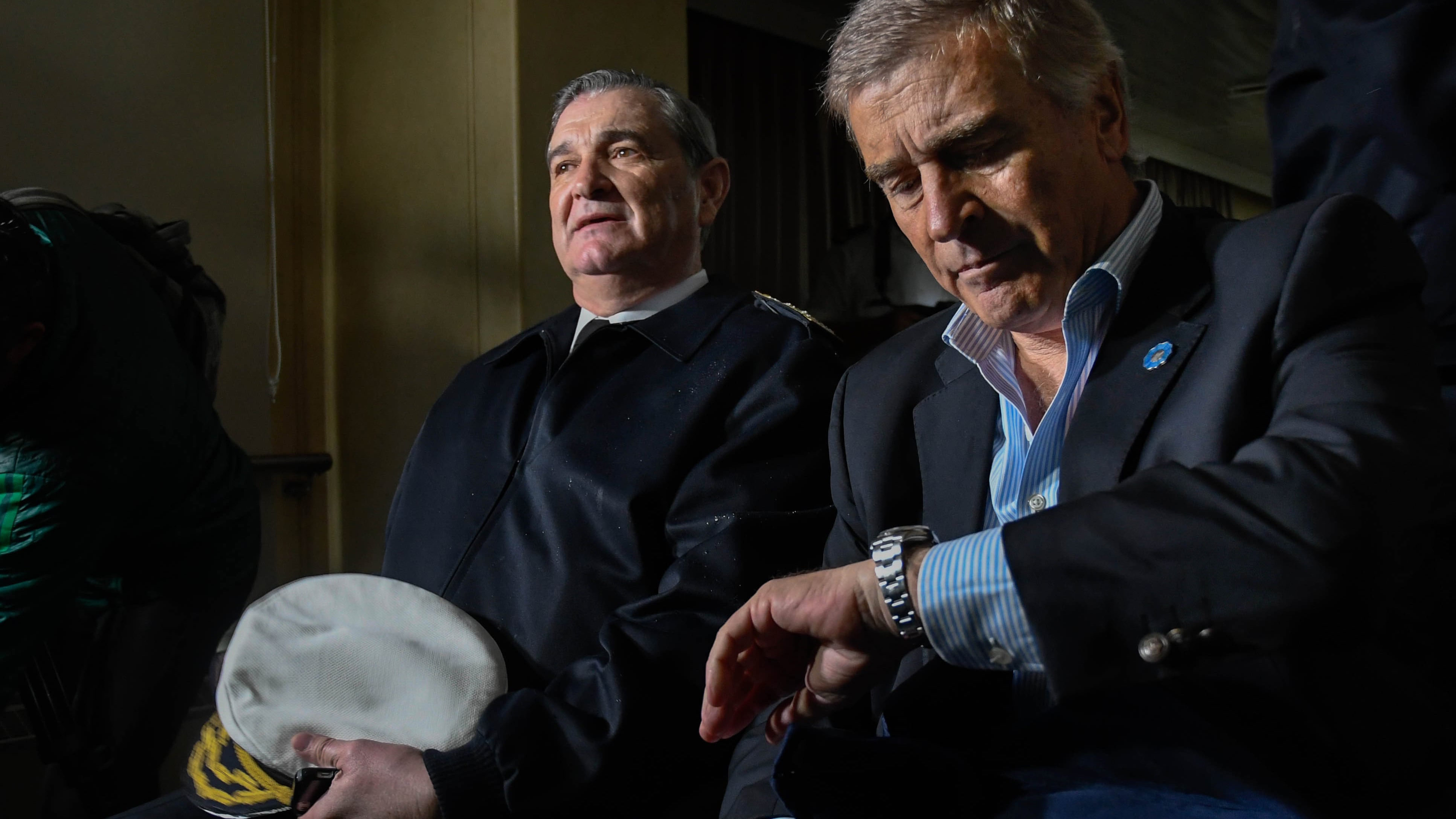 El ministro Oscar Aguad y el ex jefe de la Armada, Marcelo Srur.